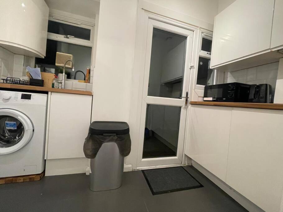 Tooting Lodge London - Cosy 2 Bedroom House With Garden, 5 Mins Walk To Tube Station エクステリア 写真