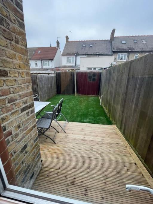 Tooting Lodge London - Cosy 2 Bedroom House With Garden, 5 Mins Walk To Tube Station エクステリア 写真