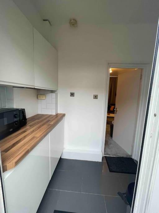 Tooting Lodge London - Cosy 2 Bedroom House With Garden, 5 Mins Walk To Tube Station エクステリア 写真