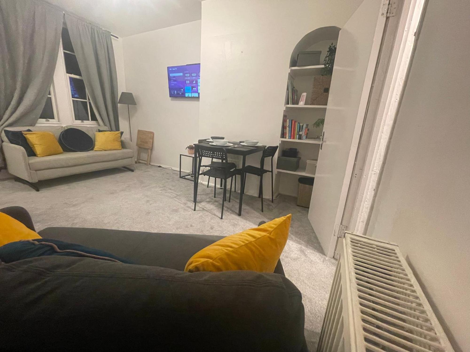 Tooting Lodge London - Cosy 2 Bedroom House With Garden, 5 Mins Walk To Tube Station エクステリア 写真